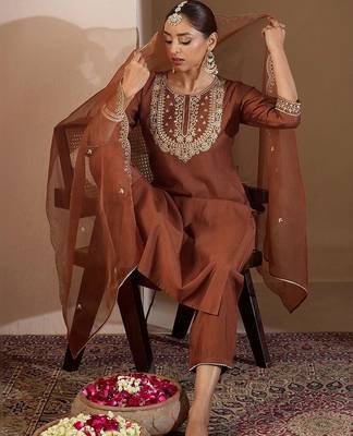 women ethnic motifs embroidered regular thread work liva kurta with trousers & with dupatta 6