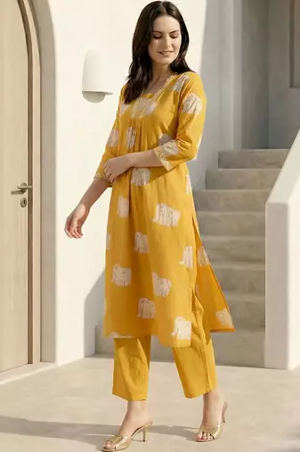 women ethnic motifs printed regular cotton kurta with trousers