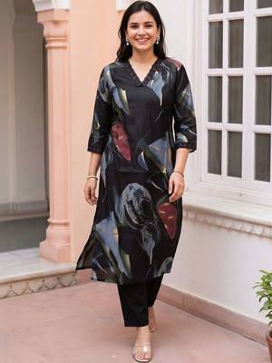 women printed regular kurta with trousers 1