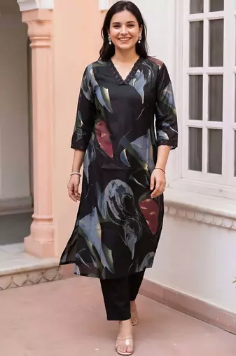 women printed regular kurta with trousers