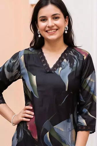 women printed regular kurta with trousers