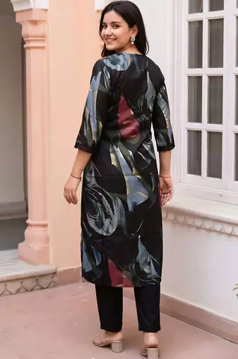 women printed regular kurta with trousers