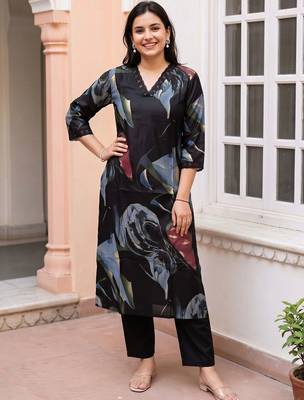 women printed regular kurta with trousers 6