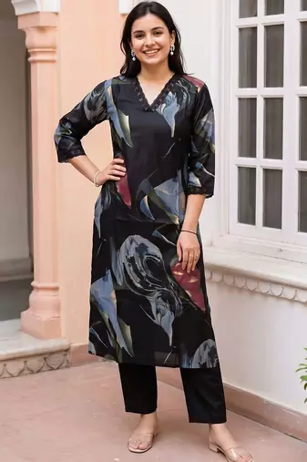 women printed regular kurta with trousers