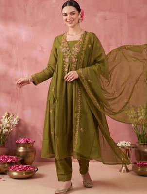 women ethnic motifs embroidered empire thread work kurta with trousers & with dupatta 1