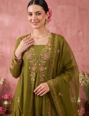 women ethnic motifs embroidered empire thread work kurta with trousers & with dupatta 2