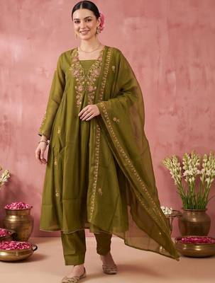 women ethnic motifs embroidered empire thread work kurta with trousers & with dupatta 6