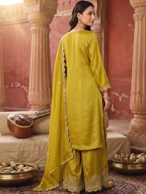 women ethnic motifs embroidered regular sequinned kurta with sharara & with dupatta 4