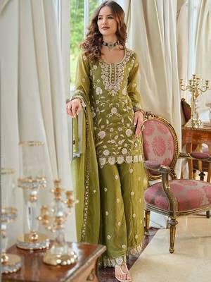 women ethnic motifs embroidered regular thread work kurta with palazzos & with dupatta 3