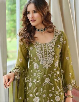 women ethnic motifs embroidered regular thread work kurta with palazzos & with dupatta 4
