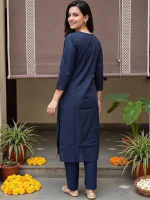 women ethnic motifs embroidered regular thread work cotton kurta with trousers 4