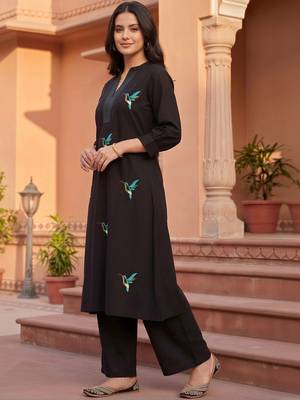 women ethnic motifs embroidered regular thread work cotton kurta with palazzos 3