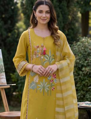 women floral embroidered regular thread work kurta with palazzos & with dupatta 2