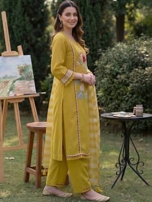 women floral embroidered regular thread work kurta with palazzos & with dupatta 3