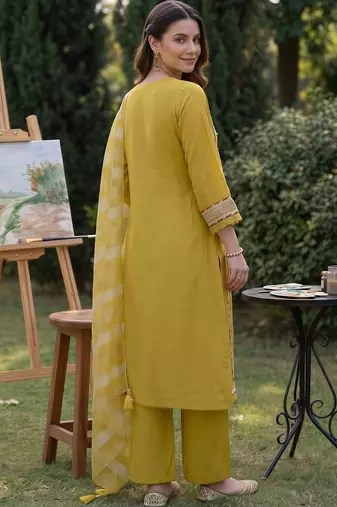 women floral embroidered regular thread work kurta with palazzos & with dupatta