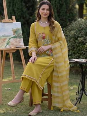women floral embroidered regular thread work kurta with palazzos & with dupatta 5
