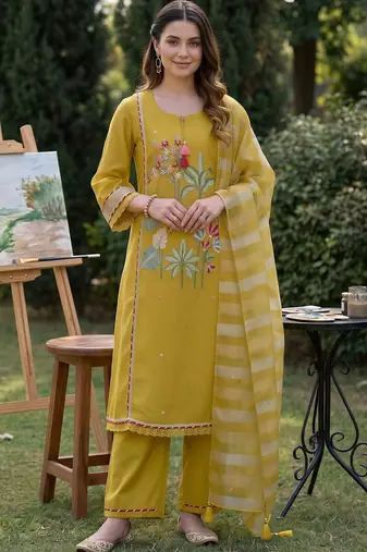women floral embroidered regular thread work kurta with palazzos & with dupatta