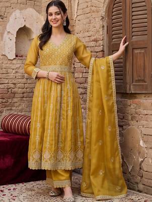 women ethnic motifs embroidered empire thread work kurta with trousers & with dupatta 6