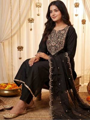 women ethnic motifs embroidered regular thread work kurta with trousers & with dupatta 5