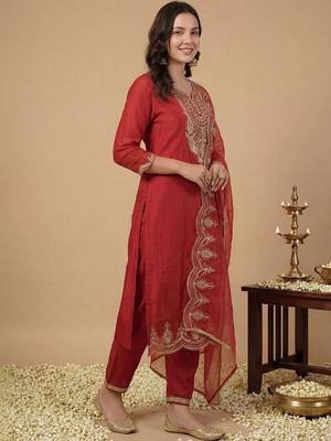 women ethnic motifs embroidered regular thread work liva kurta with trousers & with dupatta 3