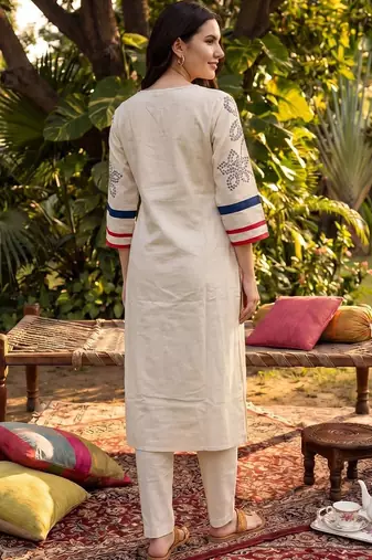 women ethnic motifs printed regular kurta with trousers