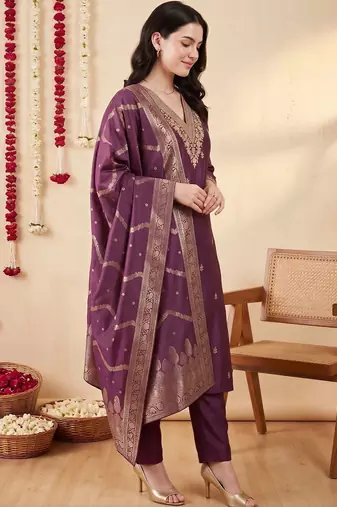 women ethnic motifs embroidered regular kurta with trousers & with dupatta