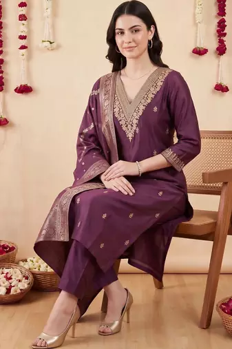 women ethnic motifs embroidered regular kurta with trousers & with dupatta