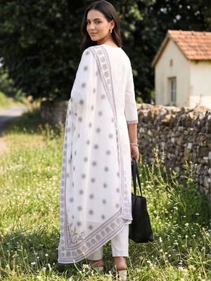 women ethnic motifs embroidered regular thread work cotton kurta with trousers & with dupatta 4