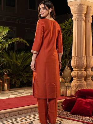women ethnic motifs embroidered regular kurta with trousers & with dupatta 4
