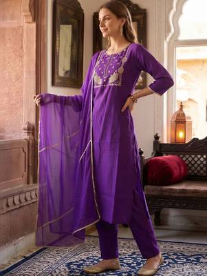 women ethnic motifs embroidered regular thread work liva kurta with trousers & with dupatta 3