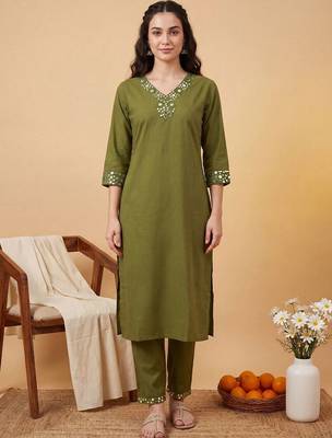 women ethnic motifs regular mirror work kurta with trousers 6