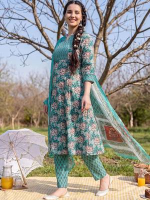 women floral printed regular cotton kurta with trousers & with dupatta 1