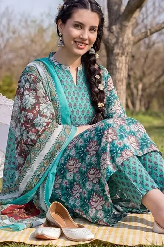 women floral printed regular cotton kurta with trousers & with dupatta