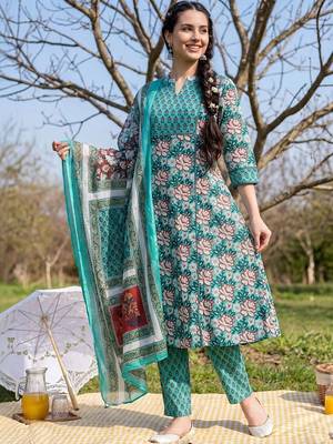 women floral printed regular cotton kurta with trousers & with dupatta 6