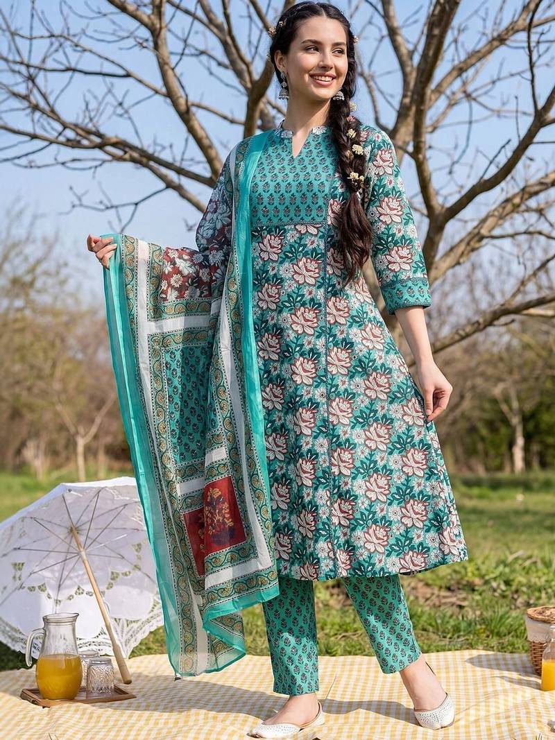 women floral printed regular cotton kurta with trousers & with dupatta