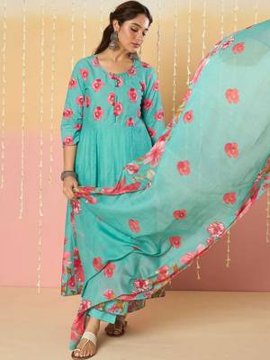 women floral printed empire thread work cotton kurta with trousers & dupatta 3