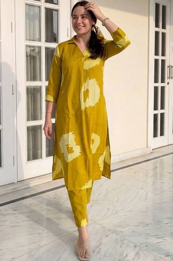 women printed regular cotton kurta with trousers
