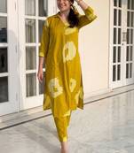 women printed regular cotton kurta with trousers