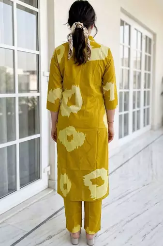 women printed regular cotton kurta with trousers