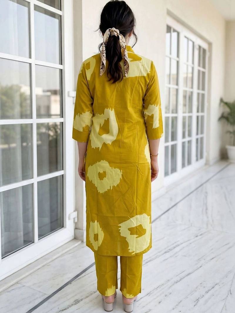 women printed regular cotton kurta with trousers