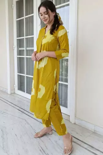 women printed regular cotton kurta with trousers