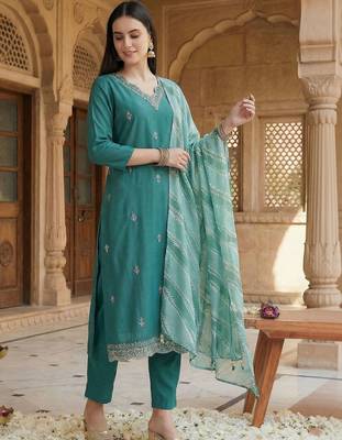 women ethnic motifs embroidered regular thread work kurta with trousers & with dupatta 1