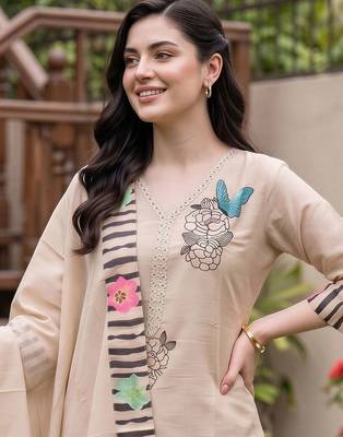 women ethnic motifs embroidered regular thread work kurta with trousers & with dupatta 2