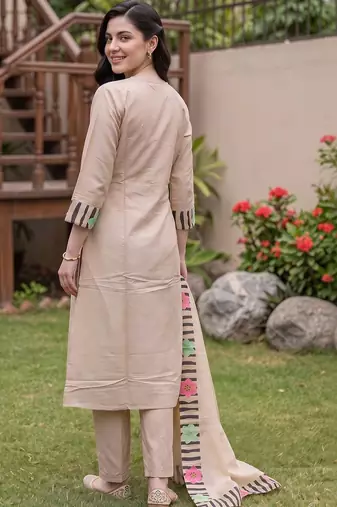 women ethnic motifs embroidered regular thread work kurta with trousers & with dupatta
