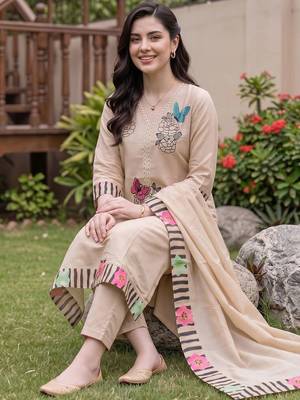 women ethnic motifs embroidered regular thread work kurta with trousers & with dupatta 4