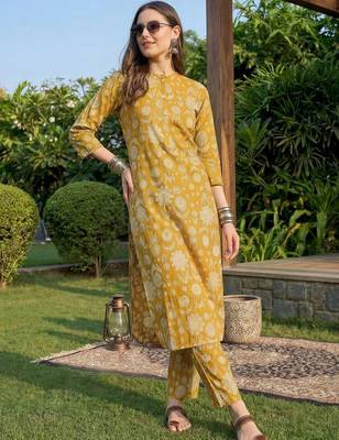 women ethnic motifs printed regular cotton kurta with trousers 1