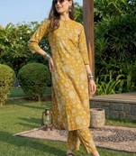 women ethnic motifs printed regular cotton kurta with trousers