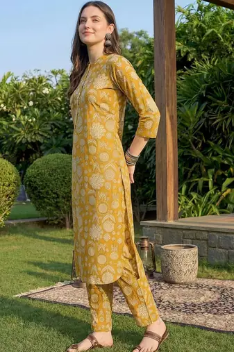 women ethnic motifs printed regular cotton kurta with trousers