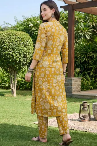 women ethnic motifs printed regular cotton kurta with trousers