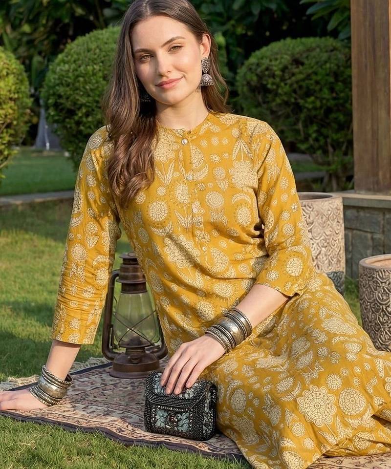 women ethnic motifs printed regular cotton kurta with trousers
